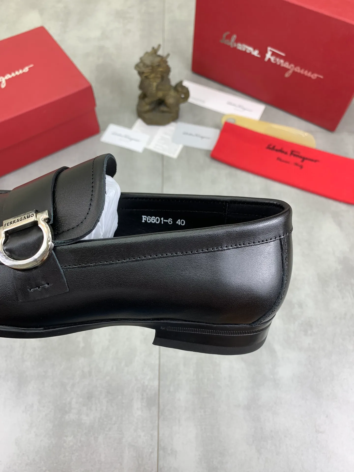 Men's Men's Shoes 💰P460💰[New Style] Water-dyed Niuli 🆘[Salvatore Ferragamo] Ferragamo's latest casual business leather shoes for men! Available at counters simultaneously! The fabric is made of specially imported original calfskin, the lining is made of imported water-dyed cowhide, and the original combination outsole is absolutely luxurious and leads the fashion trend. Matching code: 38-45; 3️⃣ colors available